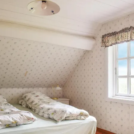 Amazing In Storeb With 5 Bedrooms And Wifi * Storebö